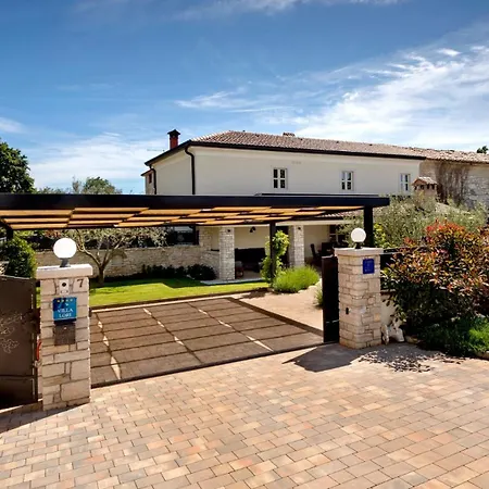 Rustic Lori With Whirpool And Grill Near Por