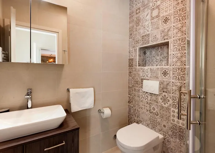 Rustic Lori With Whirpool And Grill Near Por Villa *